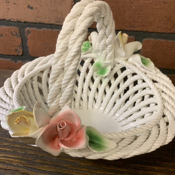 Capodiamonte Style Ceramic Floral Sculpted Roses Basket Vintage Home Accent Art - Picture 14 of 16